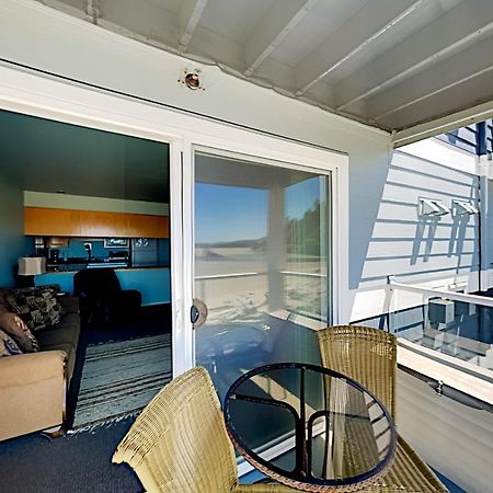 New Listing! Bay-View Beauty With Private Balcony Condo リンカーン・シティー エクステリア 写真