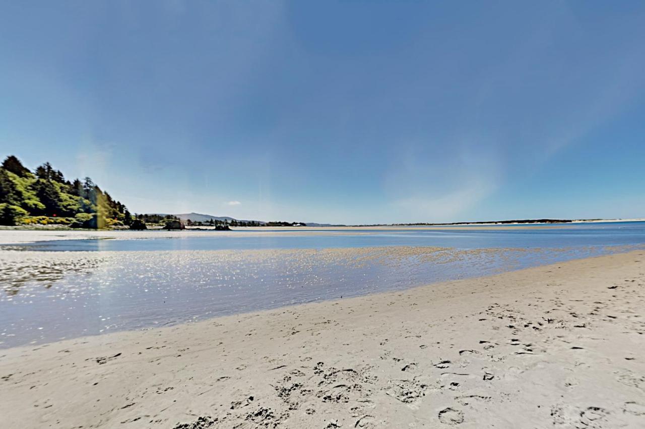 New Listing! Bay-View Beauty With Private Balcony Condo リンカーン・シティー エクステリア 写真