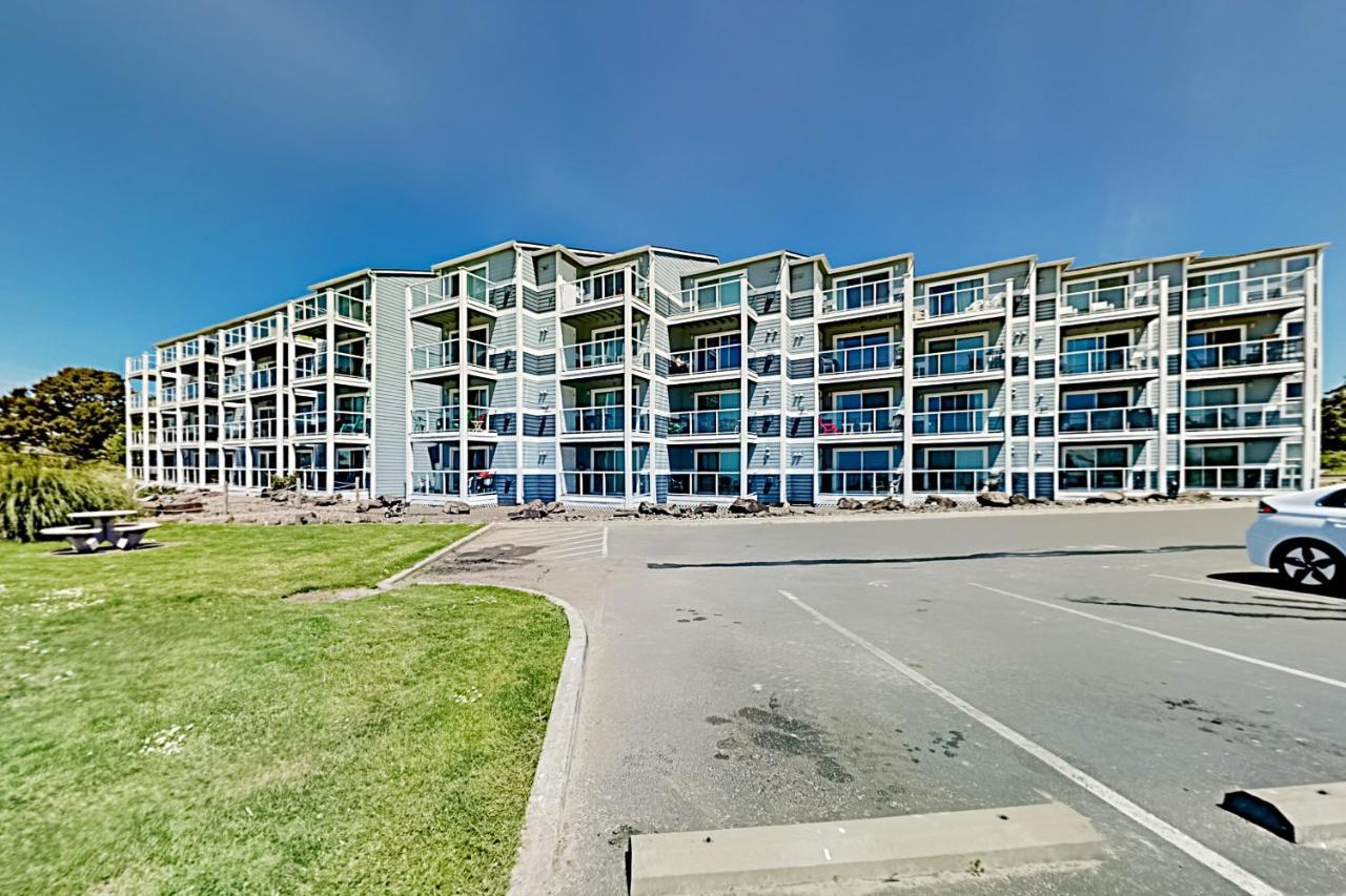 New Listing! Bay-View Beauty With Private Balcony Condo リンカーン・シティー エクステリア 写真